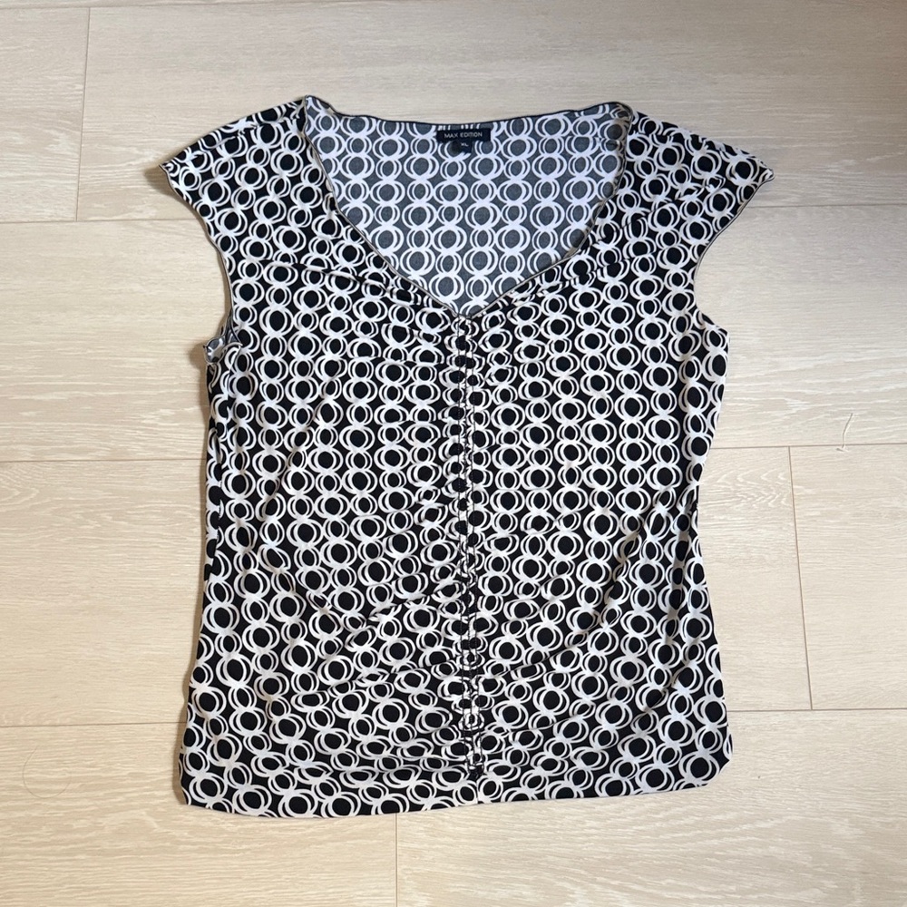 ✨ Max Edition Monochrome Circle Pattern Top